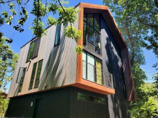 This Deluxe Modern New 3-Story Home With Central Ac Offers The Best Of Bozeman! - Bozeman - 0