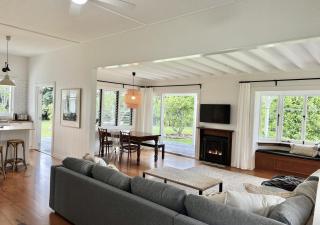 Meryta - Your Sanctuary In Town - Burnt Pine - 7