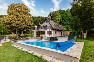 Holiday House Zrinski with Pool, Sauna & Jacuzzi - 0