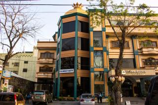 Crown Royale Hotel - 7