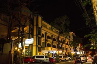 Crown Royale Hotel - 6