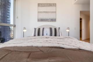 West Side Explore Downtown Melb in Chic Condo - 5