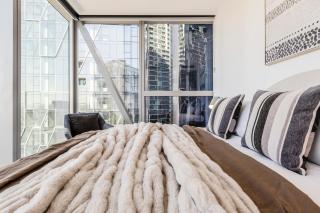 West Side Explore Downtown Melb in Chic Condo - 2