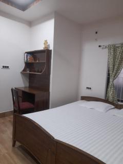 Serenity Homestay only for families and Females - Guwahati - 8