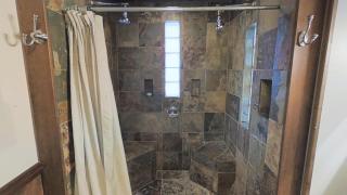 Exquisitely Remodeled With Hot Tub, Walk To Main St - Bozeman - 2