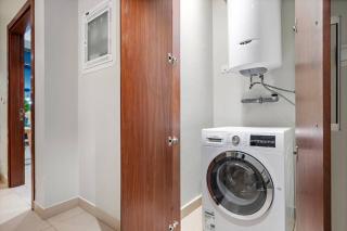 FIRST CLASS 1BR Burj Khalifa & Fountain Views - Dubai - 5