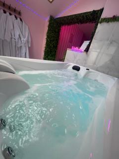 Maison Spacieuse Jacuzzi Wifi Netflix - Quiévrechain - 0