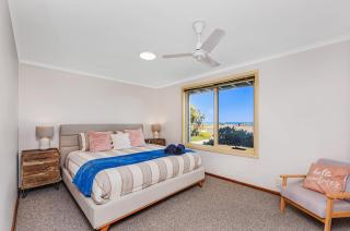 Esplanade Escape Absolute Beachfront WIFI-NBN - Middleton - 1