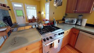 Just Two Blocks From Downtown Bozeman, The Dahlia House Is A Tucked Away Retreat - Bozeman - 6