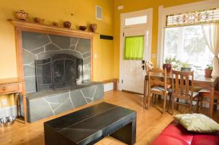 Just Two Blocks From Downtown Bozeman, The Dahlia House Is A Tucked Away Retreat - Bozeman - 4