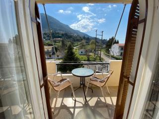 "Ameli"studio,private balcony with mountain view, kichenette & only 1km from the beach - - 5