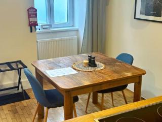 2-bedroom apartment with small courtyard - city center - 4