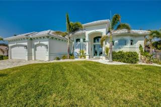 Gorgeous Lakefront Heated Pool Home, great Wi-Fi in Cape Coral - Cape Coral - 6