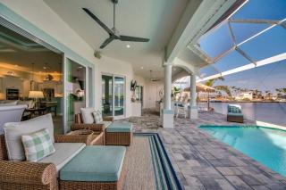 Gorgeous Lakefront Heated Pool Home, great Wi-Fi in Cape Coral - 5