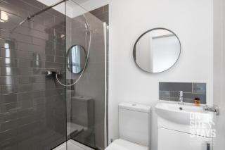 OnSiteStays Dartford 4BR House with Garden, bathroom and ensuite - 2