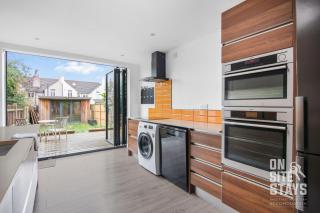 OnSiteStays Dartford 4BR House with Garden, bathroom and ensuite - Dartford - 8