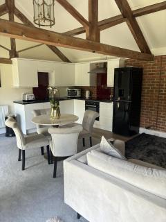 1 Bed Flat - Sleeps 2 - Pets - Parking - Wifi - 7