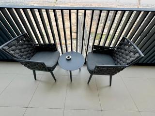 Luxurious 2-Bedroom Apartment with Stunning Creek Views - 3
