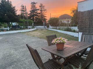 "Ameli"studio,private balcony with mountain view, kichenette & only 1km from the beach - - 6