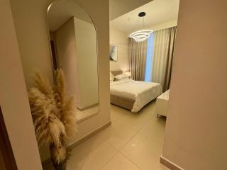 Luxurious 2-Bedroom Apartment with Stunning Creek Views - 4