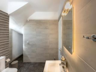 Anastasia's Luxury Basement - Egina - 1