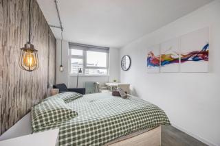 City Rd 4-Bed Flat near School & Transport- KH - 8