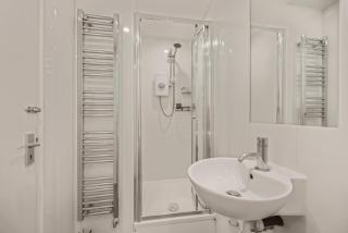 City Rd 4-Bed Flat near School & Transport- KH - 3