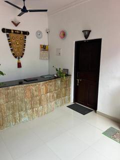 Rock View Palace Lighthouse Beach Resort - Trivandrum - 1