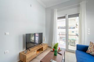 Luminous & Radiant 2BR Apt 4' to Petralona Metro - 1