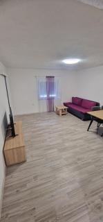 Guest House Laura - Korenica - 9