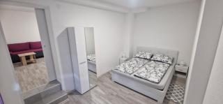 Guest House Laura - Korenica - 2