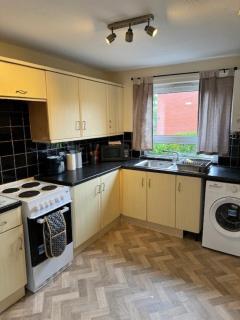 Quiet, Sleeps 12, 2 bathrooms, Lots of parking, KIA 2 - Nottingham - 0