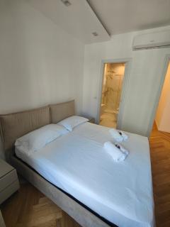 Doria 10 next to train station - 7