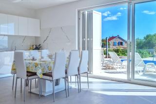Villa Joanna - hidden oasis with pool, gym & garrage - Novalja - 6