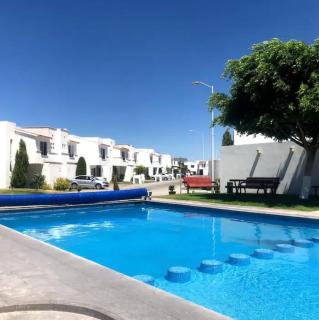 Hermosa casa con alberca en Celaya - - 0