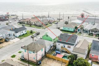 Island Time with Heated Pool Walk to Beach and Pleasure Pier - Galveston - 8