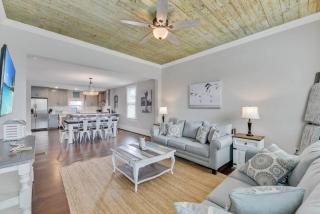 Island Time with Heated Pool Walk to Beach and Pleasure Pier - 6