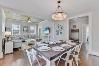 Island Time with Heated Pool Walk to Beach and Pleasure Pier - 2