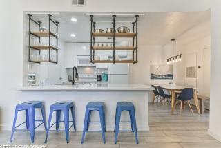 Coastal Paradise Condo with 2 Bedrooms and Pool - 6