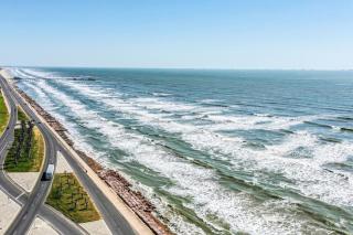 Coastal Paradise Condo with 2 Bedrooms and Pool - Galveston - 1