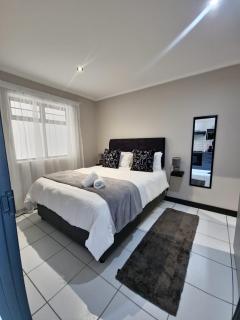 Mooi’s Monochrome - 8