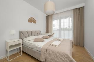 Stylowy Apartament w Odcieniach Beżu Balkon & Parking by Noclegi Renters - Breslavia - 0