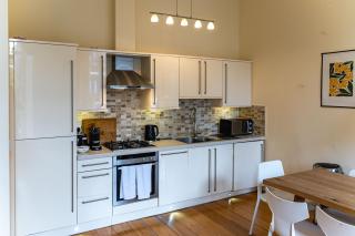 Premium 3BR-3BA in Prestigious Bloomsbury - 5