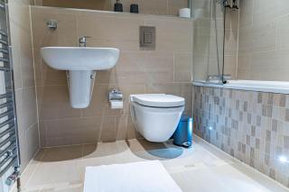 Premium 3BR-3BA in Prestigious Bloomsbury - 4