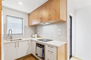 Ventura Retreat Townhouse with Parking and Patio - Auckland - 3