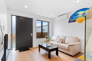 Ventura Retreat Townhouse with Parking and Patio - 2