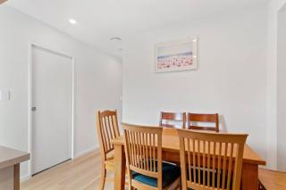 Ventura Retreat Townhouse with Parking and Patio - Auckland - 1