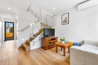 Ventura Escape Townhouse with Parking and Patio - Auckland - 6