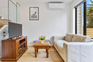 Ventura Escape Townhouse with Parking and Patio - Auckland - 5