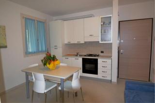 Bright apartment surrounded by greenery - 9